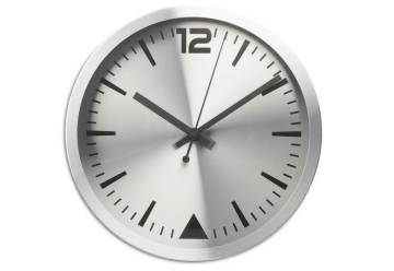 Wanduhr mit individueller Gravur